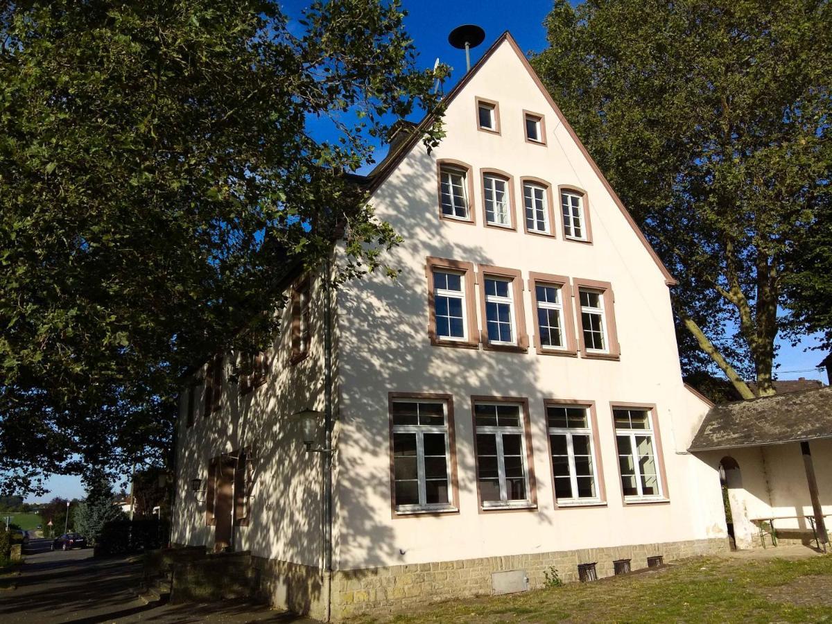 Alte Schule Gaestehaus - Fraeulein Apartment Bitburg Exterior foto